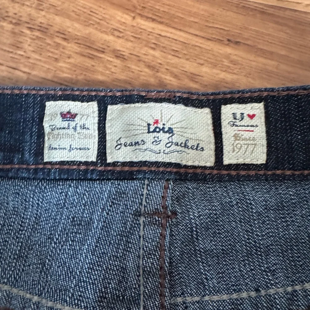 Bnwot Lois jeans. Dark wash, really flattering. Size 31. - Picture 2 of 3